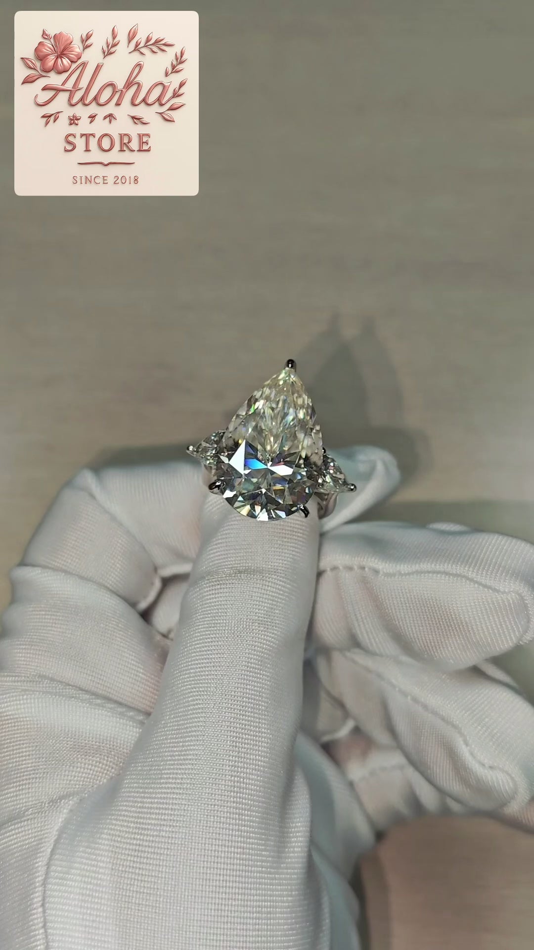 Beautiful 13 ct Three-Stone Pear-Cut Moissanite Ring in 925 Sterling Silver L.